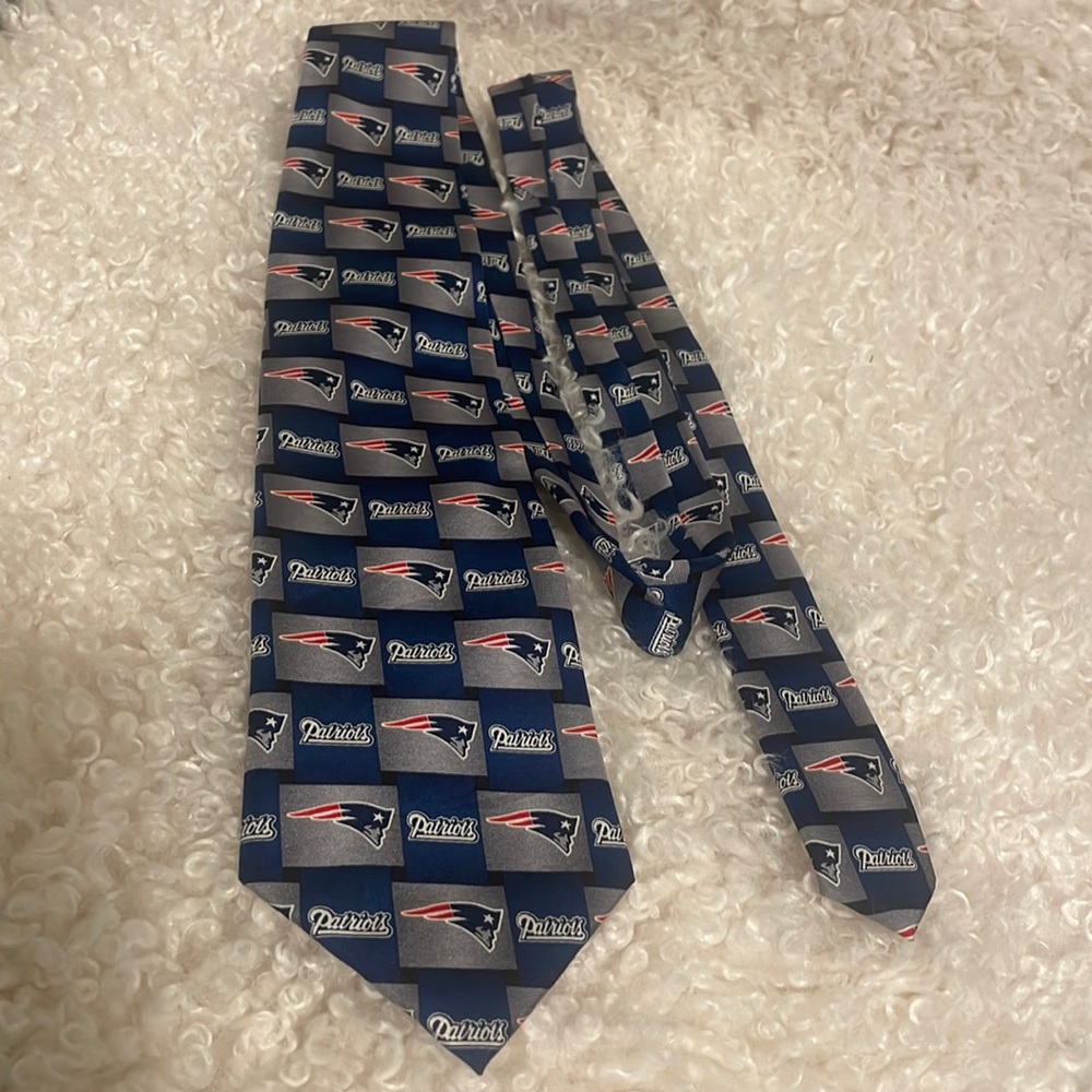 NWT 100% Silk NFL New England Patriots Tie